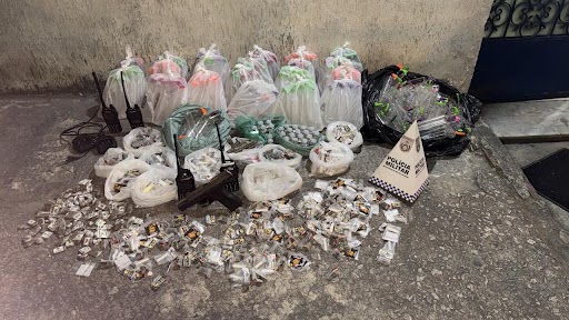 7º BPM prende quatro traficantes no bairro Arsenal após informação do Disque Denúncia